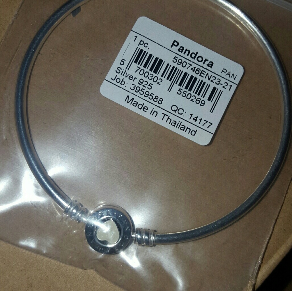 NWT Authentic PANDORA Bangle Bracelet size 21 - Picture 4 of 5